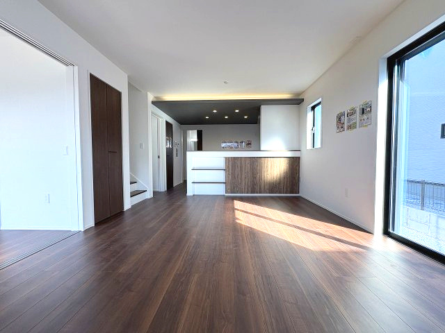 【居間・リビング】 | 大野城市南ケ丘5丁目4期　2号棟（全2棟）【仲介手数料無料・0円】 | 現地写真。