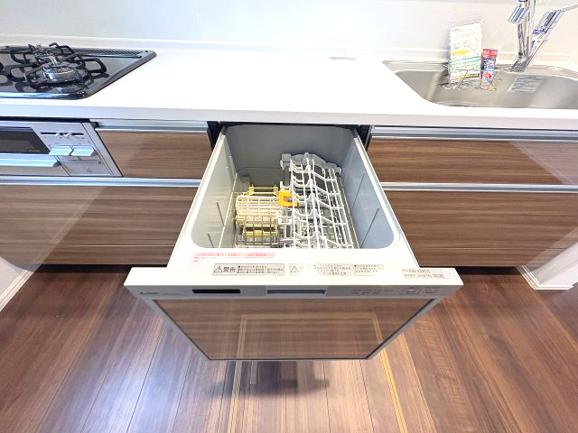 【キッチン】 | 大野城市南ケ丘5丁目4期　2号棟（全2棟）【仲介手数料無料・0円】 | 現地写真。食洗器が付いてます。
