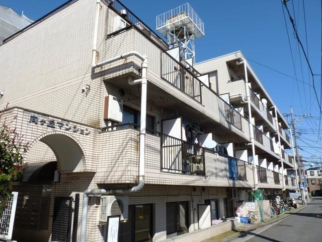 横長の外観
