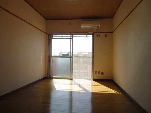 坂戸市三光町の賃貸マンションの居間・リビング