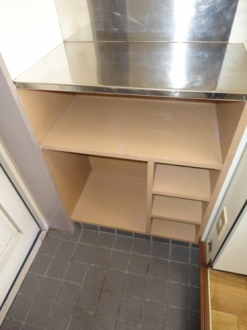 アゼリアマンションの玄関