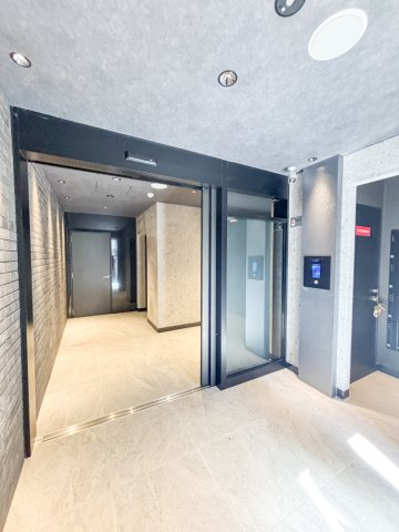 S-RESIDENCE六ツ門abreastⅡのエントランス|共用のエントランス部分☆