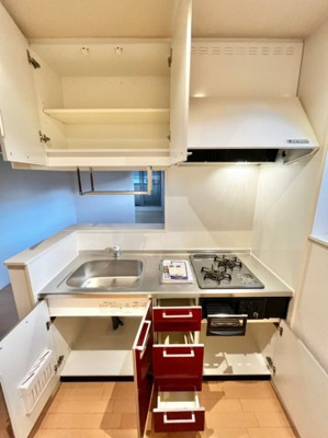 【その他】 | Diva-M | 備え付け収納棚付き♪