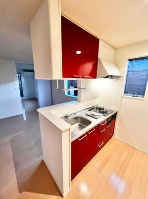 【キッチン】 | Diva-M | アクセントカラー×２口ガスコンロ♪窓も付いて換気良好♪