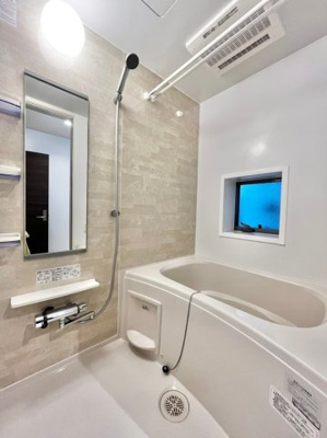 【浴室】 | Diva-M | 窓付きで換気良好♪