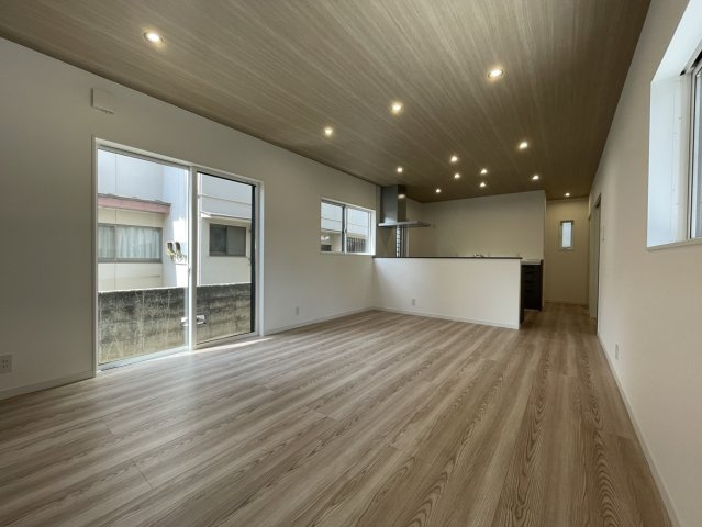 南江戸四丁目新築一戸建ての居間・リビング