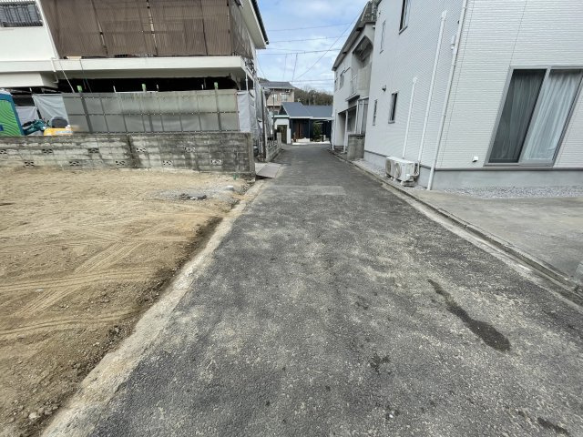 南江戸四丁目新築一戸建ての前面道路含む現地写真