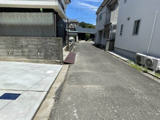 南江戸四丁目新築一戸建ての前面道路含む現地写真