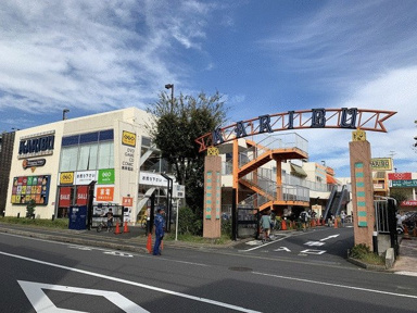 ショッピングモール　…まで450m