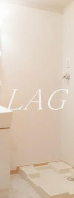 【設備】 | シャトレ・ブリアン弐番館 | 室内洗濯機置き場です。