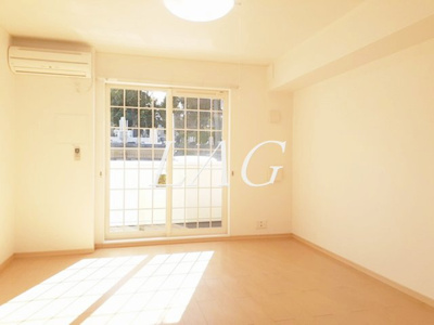 【居間・リビング】 | シャトレ・ブリアン弐番館 | 洋室のお部屋です。