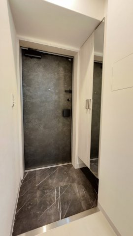 ピアッツァレント八木駅前の玄関|全身鏡付き玄関