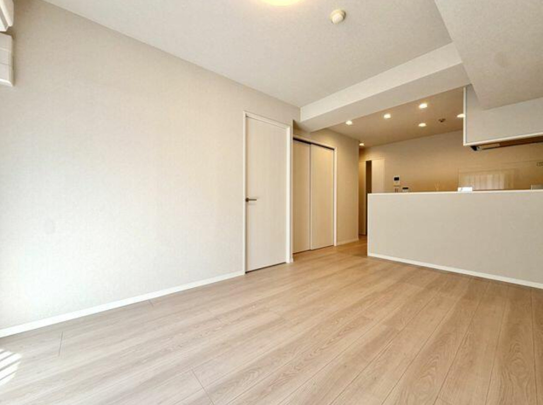 ライオンズマンション三ツ沢公園【仲介手数料無料】の居間・リビング