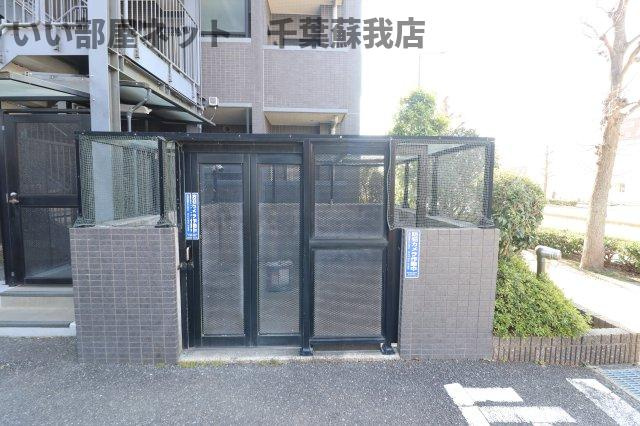 ダイアパレスおゆみ野　ＩＩのその他共用部分|ゴミストッカー
