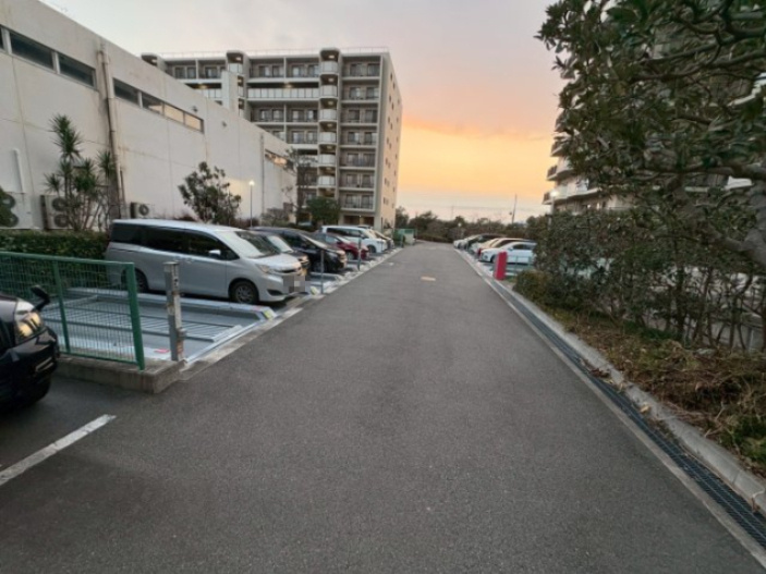 ポートピアプラザC棟の駐車場