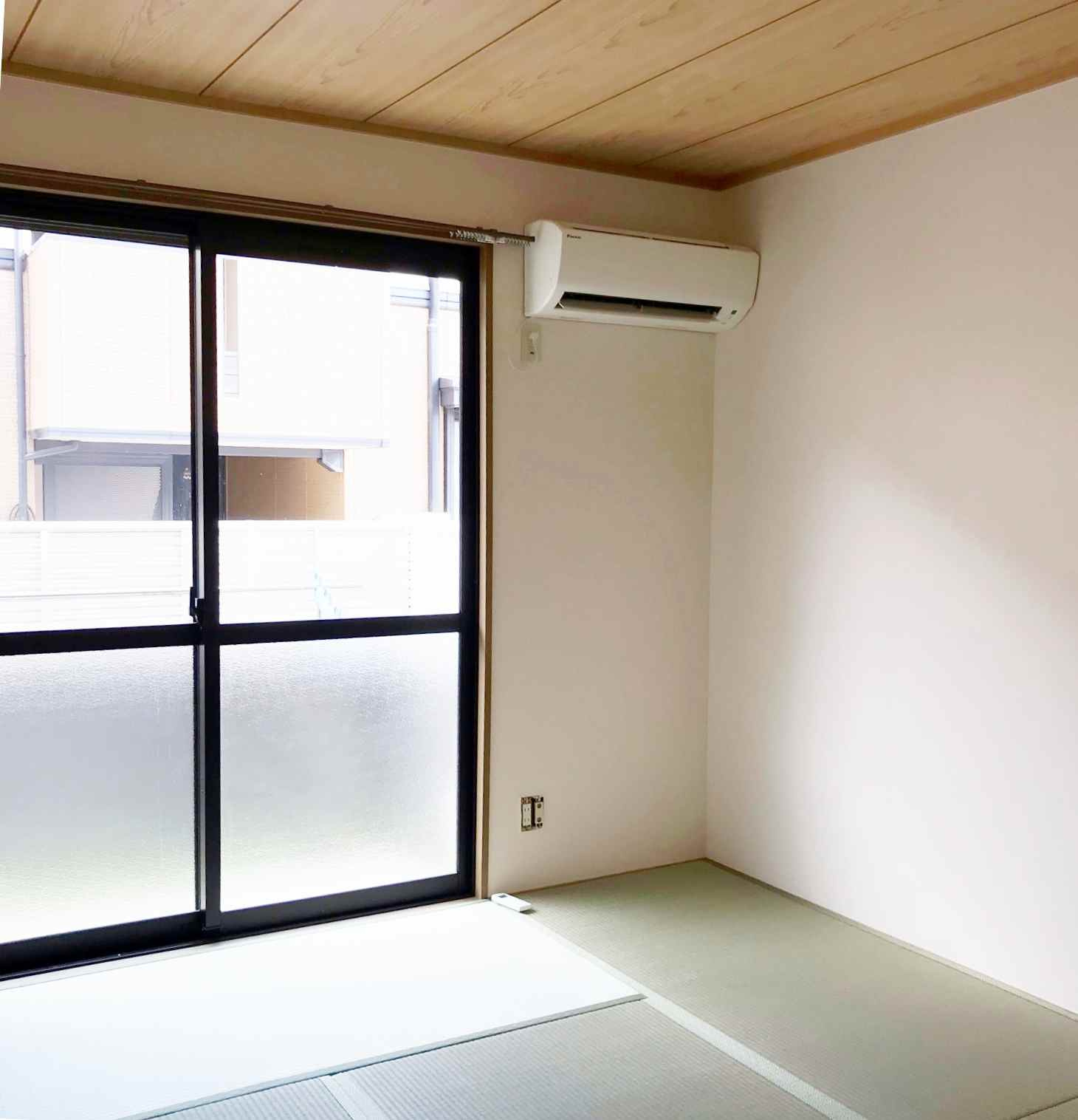 プレステージ芦屋E棟の和室|くつろぎの時間にぴったりな明るい和室。