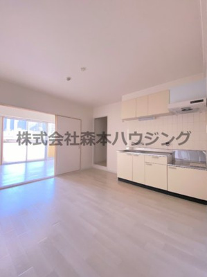 【居間・リビング】 | 　グリーンピア東寝屋川 | 明るい居間です
