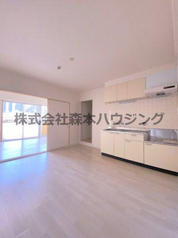 【居間・リビング】 | 　グリーンピア東寝屋川 | 明るい居間です