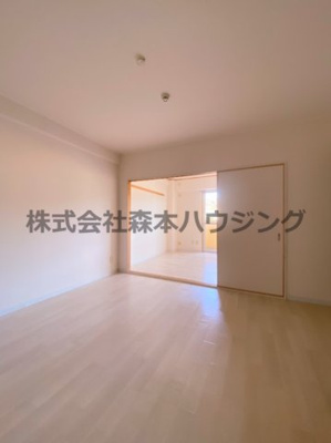【居間・リビング】 | 　グリーンピア東寝屋川 | こちらの居間で趣味の時間をお楽しみください