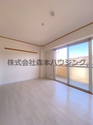 【洋室】 | 　グリーンピア東寝屋川 | 明るい洋室です