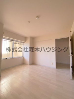 【洋室】 | 　グリーンピア東寝屋川 | 広々とした洋室です
