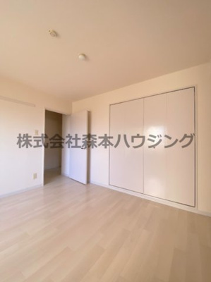【洋室】 | 　グリーンピア東寝屋川 | 落ち着いた色調の洋室です