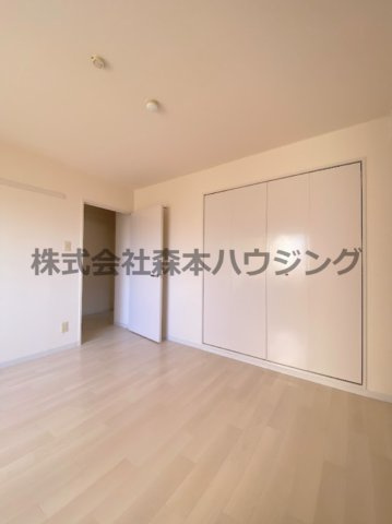 【洋室】 | 　グリーンピア東寝屋川 | 落ち着いた色調の洋室です