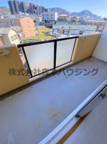 【バルコニー】 | 　グリーンピア東寝屋川 | 開放的で明るい空間を演出してくれるバルコニーです