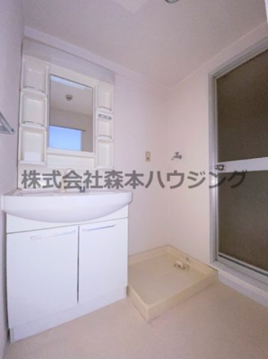 【洗面所】 | 　グリーンピア東寝屋川 | ゆったりとスペースのある洗面所