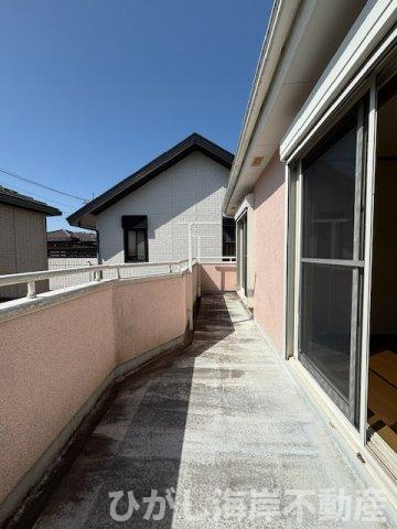 平塚市御殿3　中古戸建のバルコニー|南向きのワイドバルコニー。洗濯物もたっぷり干せるゆとり。