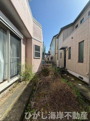 平塚市御殿3　中古戸建の庭|南向きの庭付き住戸。陽当たりを活かせるプライベート空間。