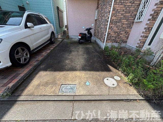 平塚市御殿3　中古戸建の駐車場|駐車2台可能。将来の買い替えにも柔軟対応。
