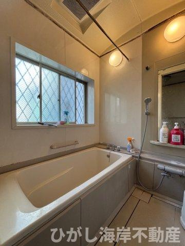 平塚市御殿3　中古戸建の浴室|浴室乾燥機×窓付き浴室。天候を気にせず快適に使える空間。