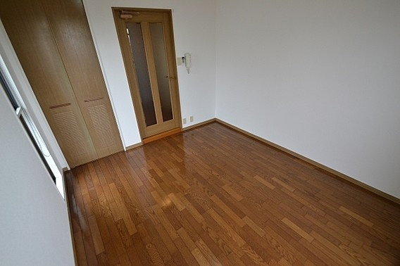 ワコーレフット篠原の洋室