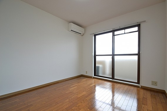 ワコーレフット篠原の洋室