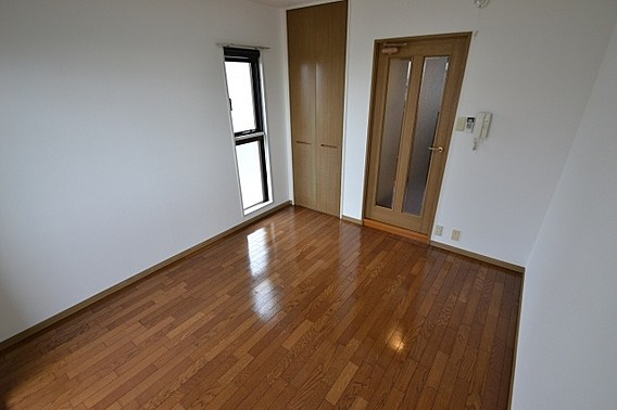 ワコーレフット篠原の洋室