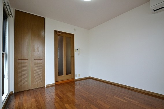 ワコーレフット篠原の洋室