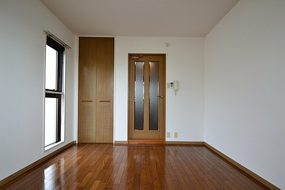 ワコーレフット篠原の洋室