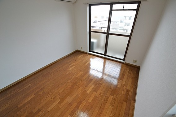 ワコーレフット篠原の洋室