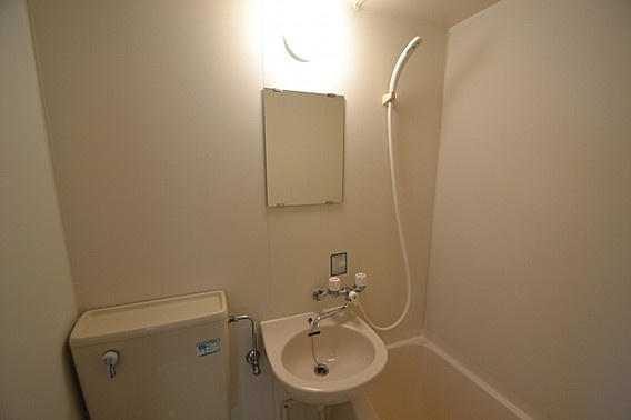 ワコーレフット篠原の洗面所