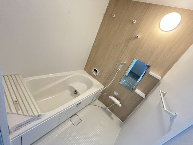 【浴室】 | 糟屋郡志免町志免2丁目7期　1号棟（全1棟）【仲介手数料無料・0円】 | 現地写真。浴室です。