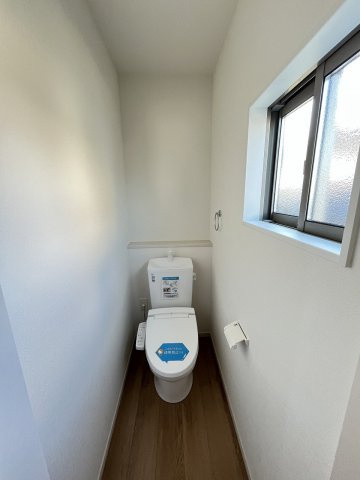 【内装】 | 糟屋郡志免町志免2丁目7期　1号棟（全1棟）【仲介手数料無料・0円】 | 施工例。1階のトイレです。施工例は完成時と異なる場合があります。