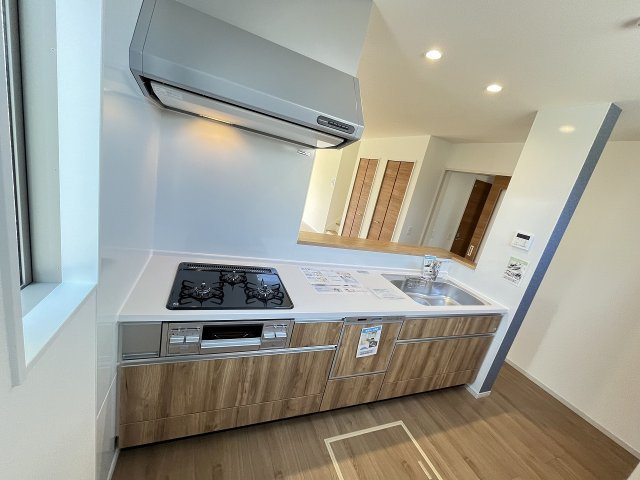 【キッチン】 | 糟屋郡志免町志免2丁目7期　1号棟（全1棟）【仲介手数料無料・0円】 | 施工例。施工例は完成時と異なる場合があります。
