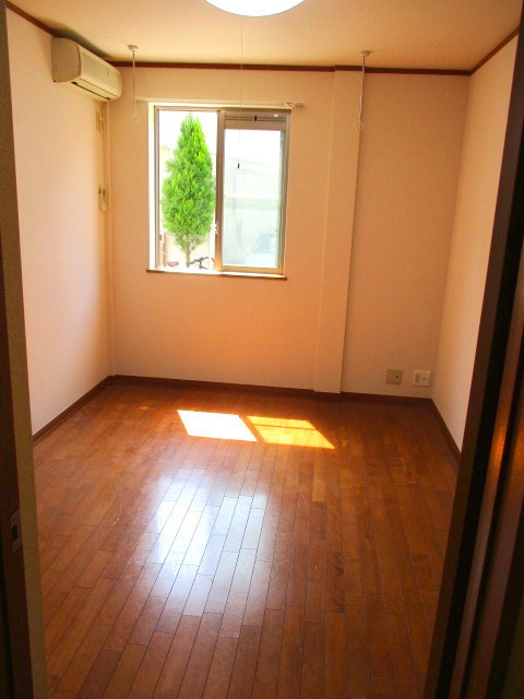 ルミエール千歳台の居間・リビング