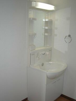 加島ビルの洗面所