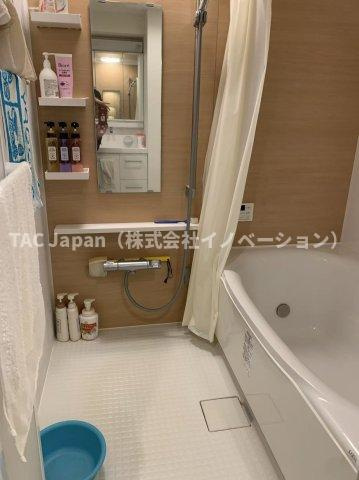 パシフィック西日暮里の浴室|家族みんなの疲れをやさしく包み込む、広々とした癒しのバスルーム。ゆったりとくつろげる空間で、日々のストレスもすっと解きほぐされる、心身ともにリラックスできるひとときをお届けします。