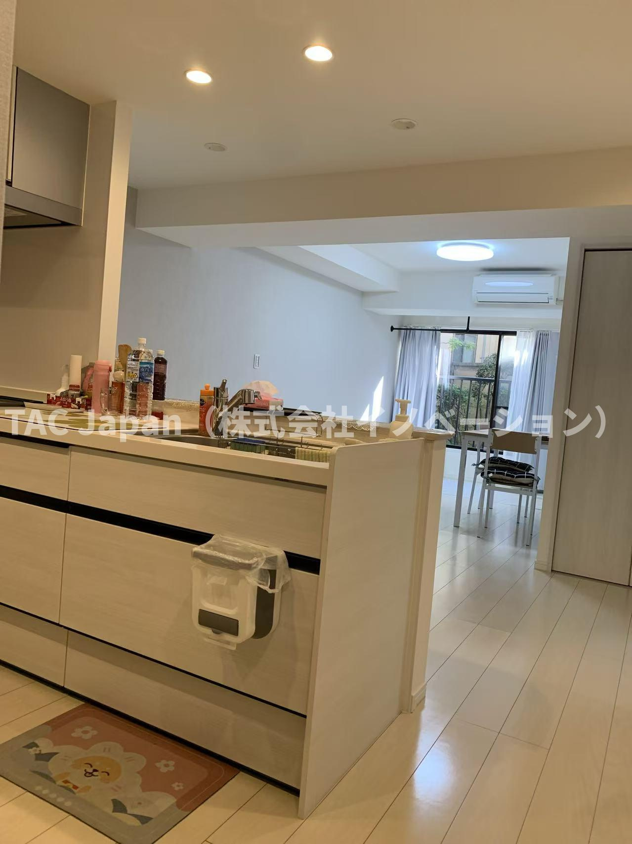 パシフィック西日暮里のキッチン|家族の笑顔が広がり、自然と会話が弾むゆとりある安心設計の広々キッチン。使い勝手の良さと開放感が調和し、毎日の料理時間をもっと楽しく、心豊かに彩ります。