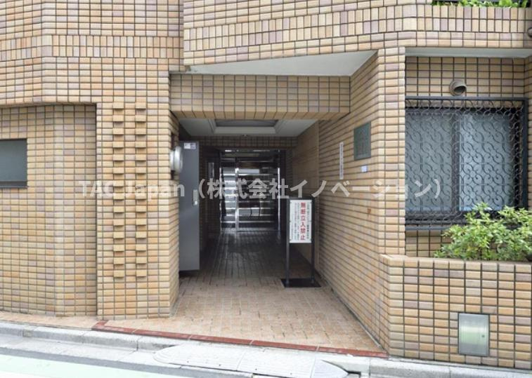 パシフィック西日暮里|上質感漂うエントランスが、家族の帰宅をやさしく迎え、日常をちょっと特別に彩ります。