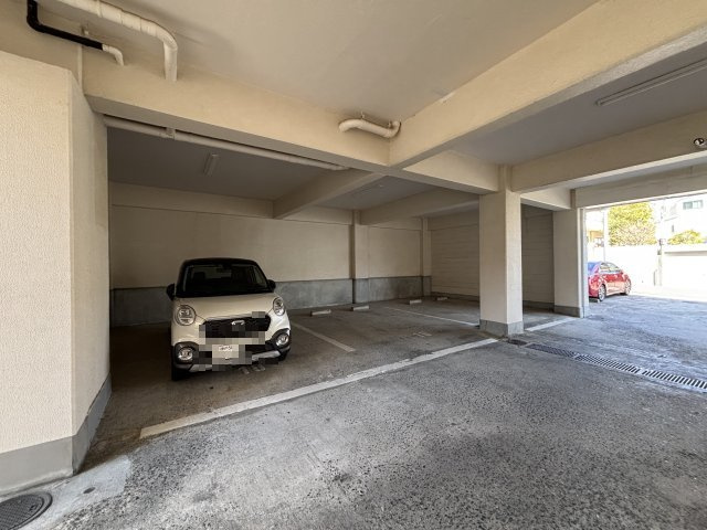 上野ハイツの駐車場