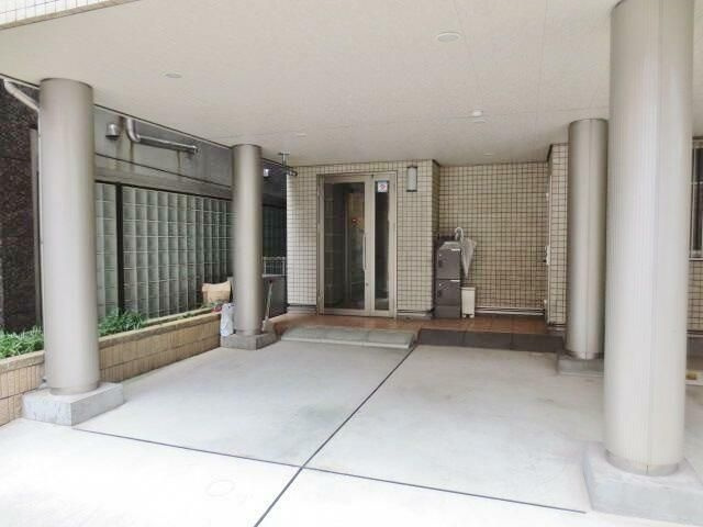 ドルフ新御徒町のエントランス